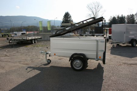 Kleiner Koffernahänger mit Deckel und Dachträger Anhängerpark Salzburg